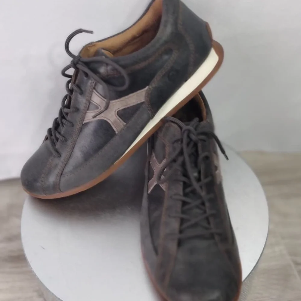 Born Men's Black and Brown Casual Shoes size 9.5 pre owned Exellent good cond